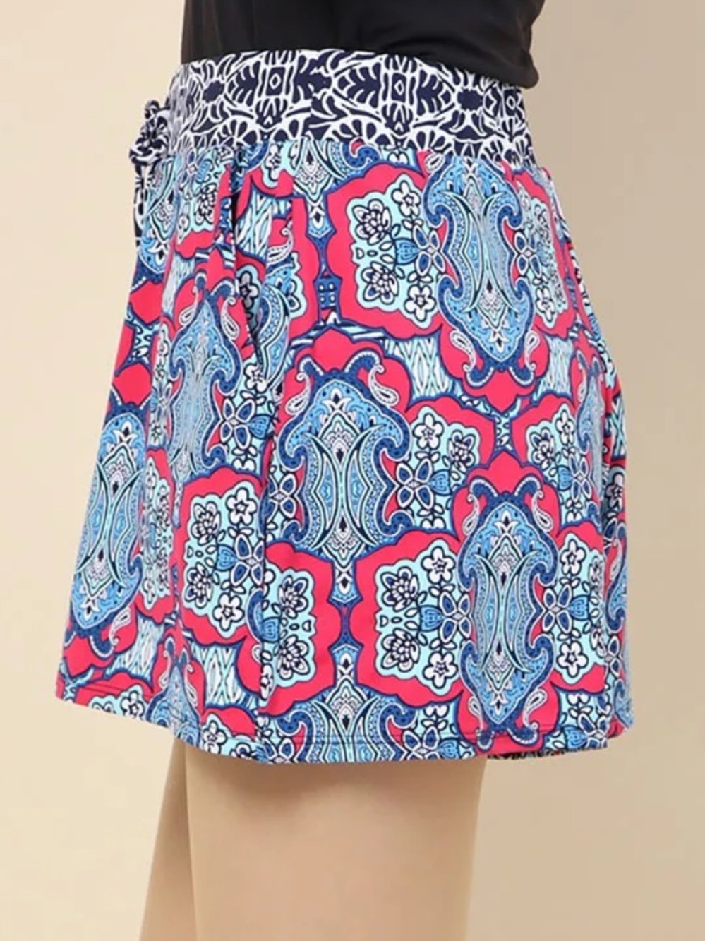 Tommy Bahama Rivera Tile Pullon Short | Size Medium - Picture 2 of 6